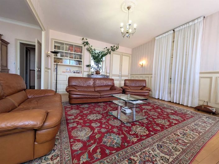 Image No.5-5 Bed House for sale