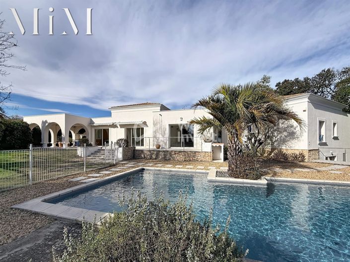 Image No.17-5 Bed Property for sale