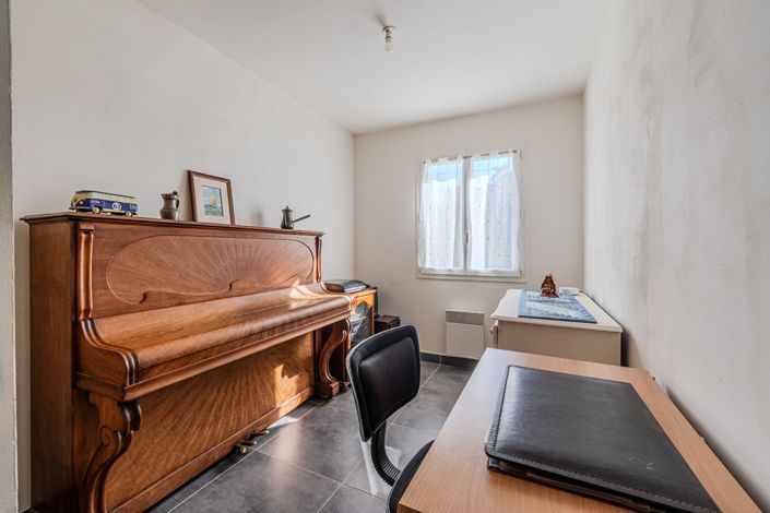 Image No.16-4 Bed House for sale