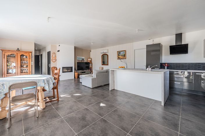 Image No.8-4 Bed House for sale