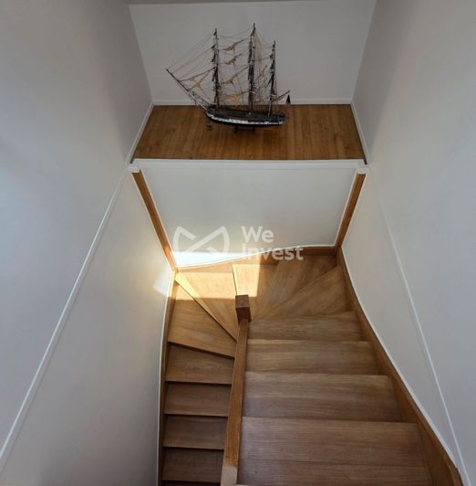 Image No.8-5 Bed House for sale