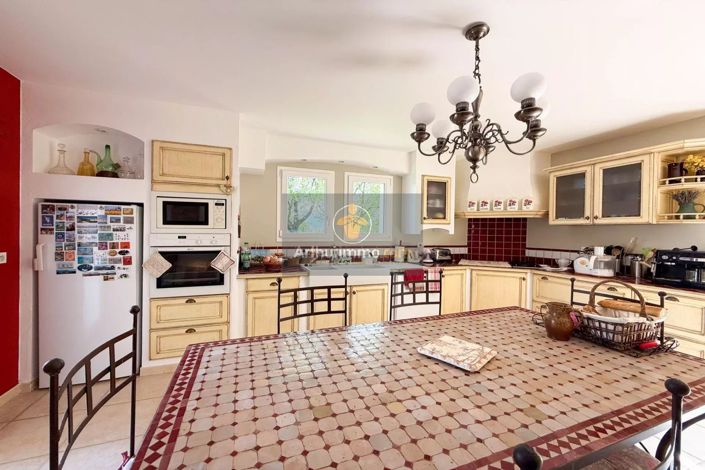 Image No.10-3 Bed House for sale