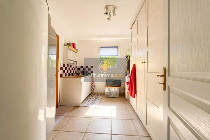 Image No.11-3 Bed House for sale