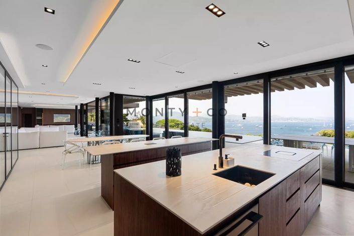 Image No.12-6 Bed House for sale