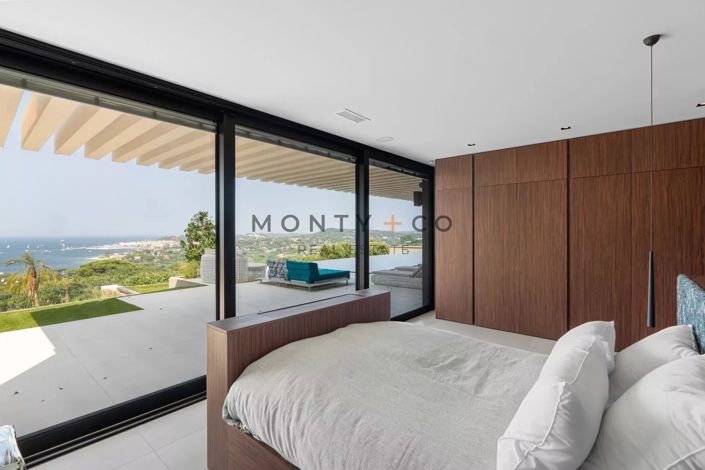 Image No.17-6 Bed House for sale