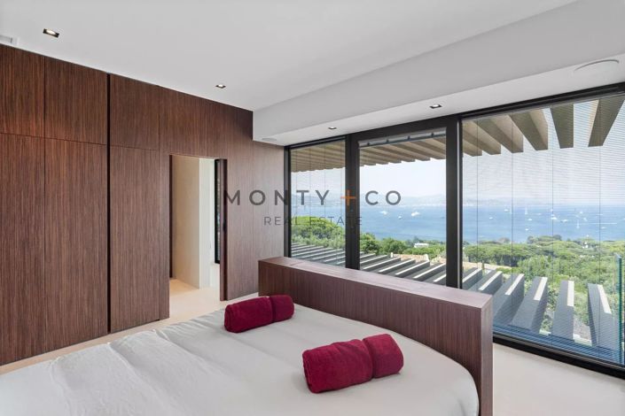 Image No.19-6 Bed House for sale