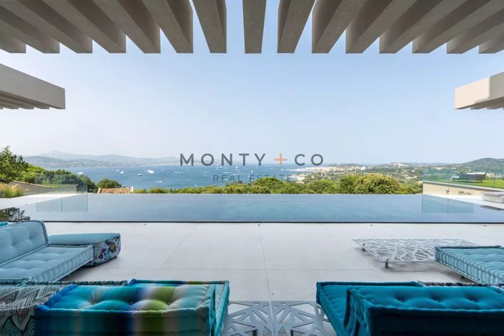 Image No.2-6 Bed House for sale