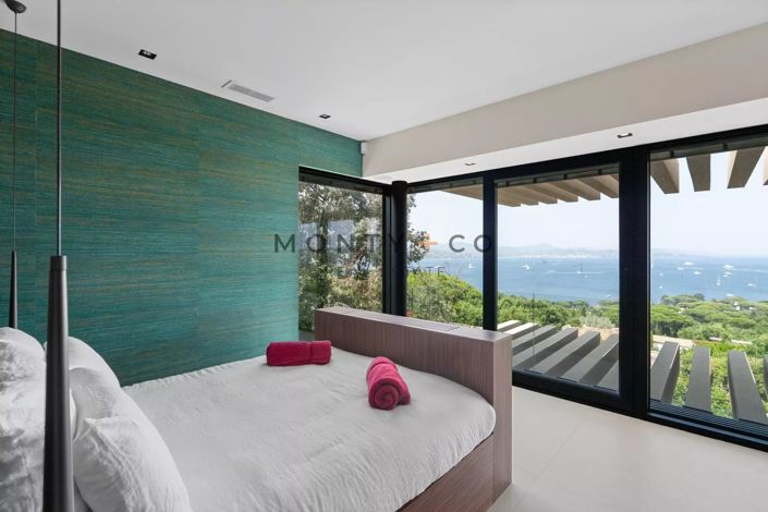 Image No.21-6 Bed House for sale