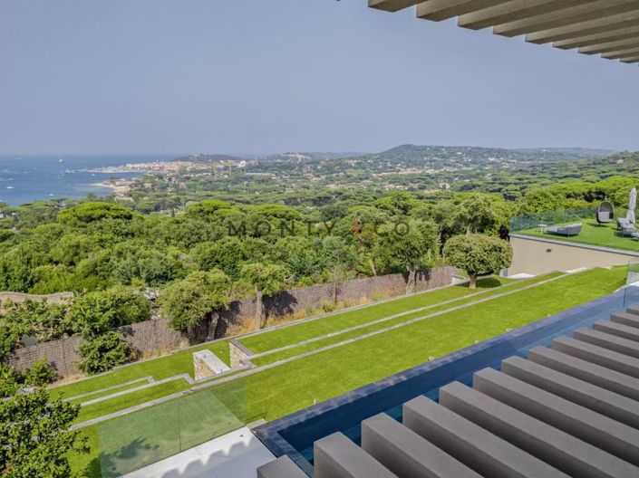 Image No.7-6 Bed House for sale