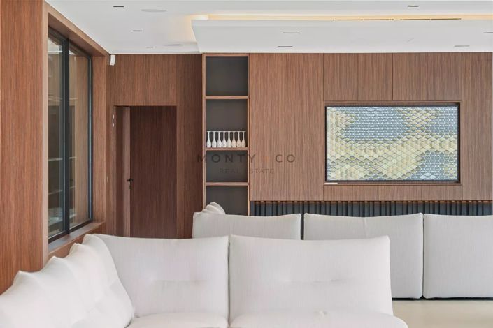 Image No.8-6 Bed House for sale
