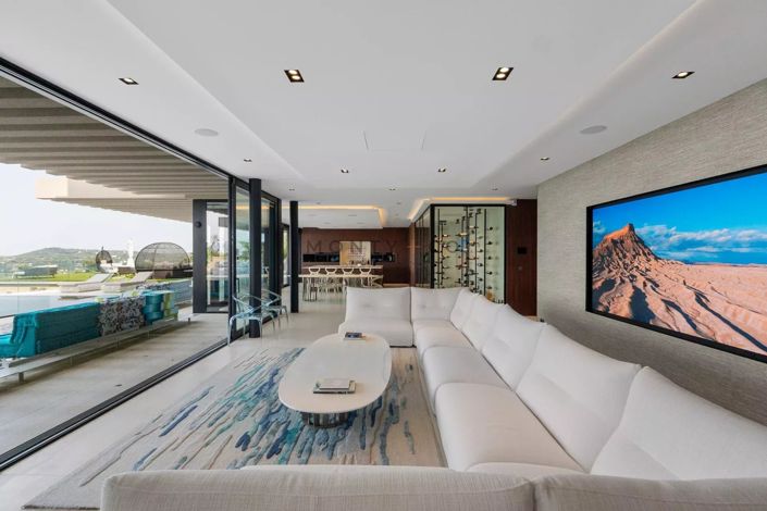 Image No.9-6 Bed House for sale