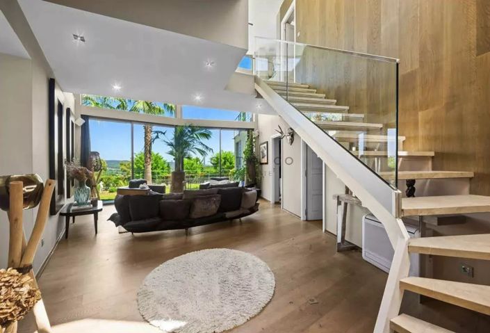 Image No.7-5 Bed House for sale