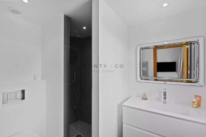 Image No.18-6 Bed House for sale
