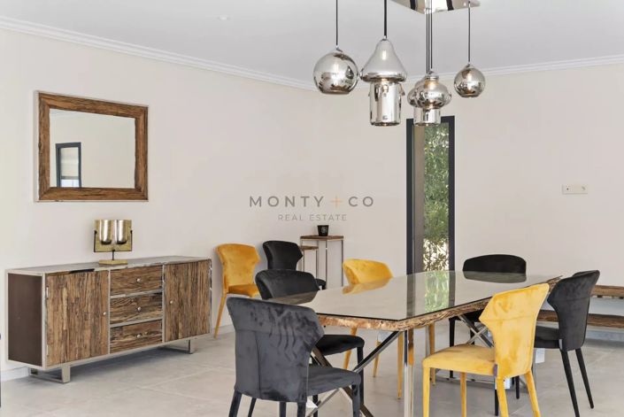 Image No.6-5 Bed House for sale