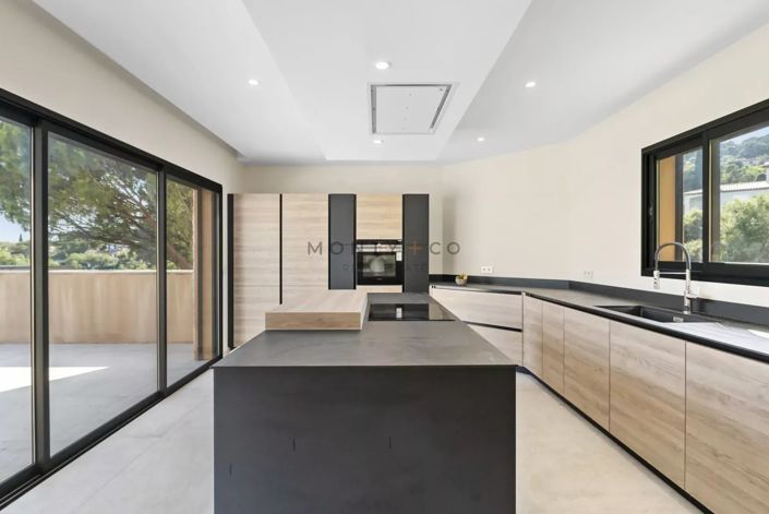 Image No.7-5 Bed House for sale