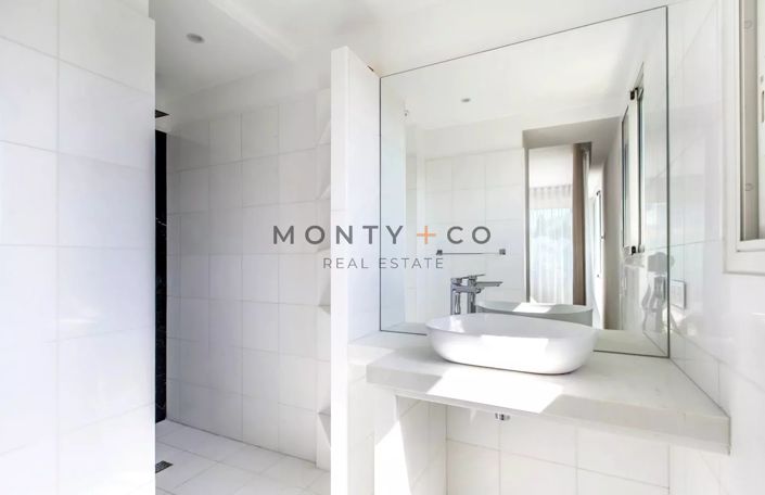 Image No.15-7 Bed House for sale