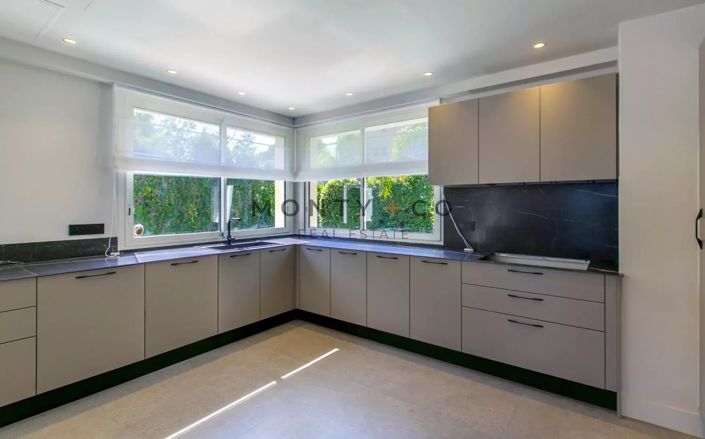 Image No.8-7 Bed House for sale