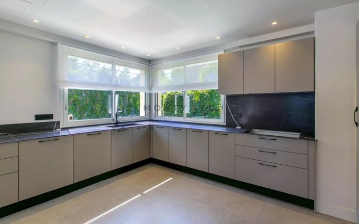 Image No.8-7 Bed House for sale