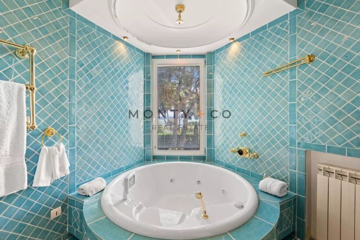 Image No.12-4 Bed House for sale