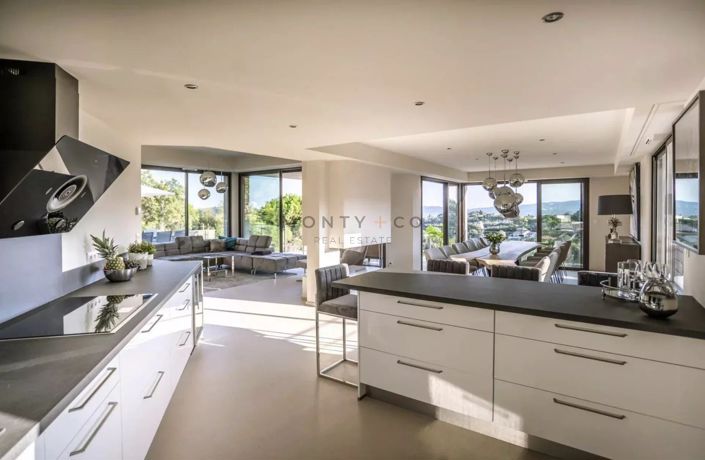 Image No.5-Maison de 5 chambres à vendre à Grimaud