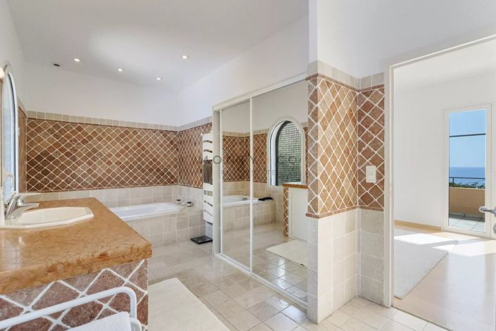 Image No.12-5 Bed House for sale