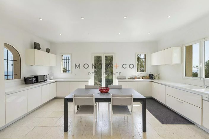 Image No.7-5 Bed House for sale