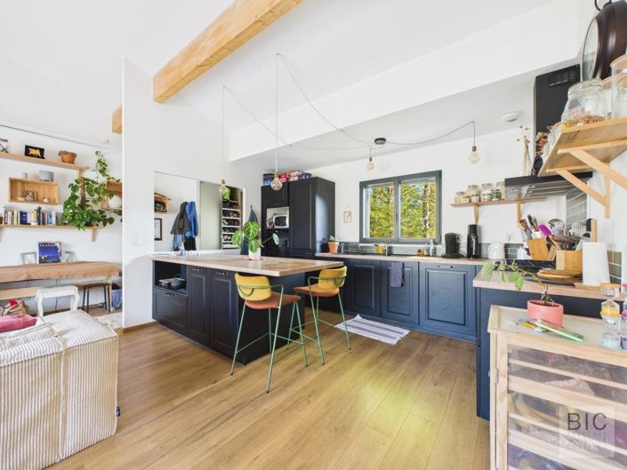 Image No.10-3 Bed Property for sale