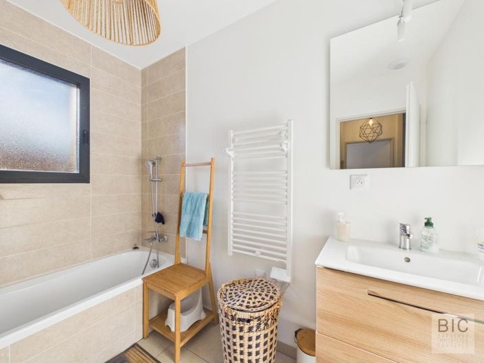 Image No.12-3 Bed Property for sale