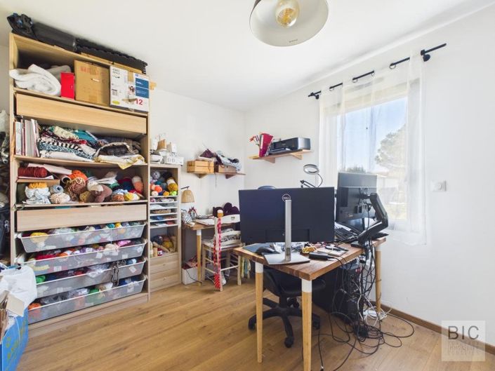 Image No.16-3 Bed Property for sale