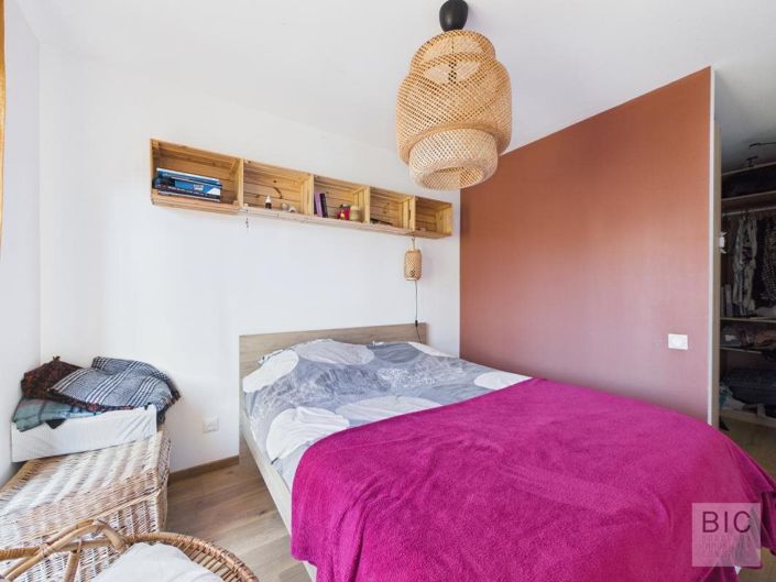 Image No.17-3 Bed Property for sale