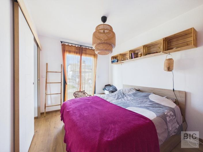 Image No.18-3 Bed Property for sale