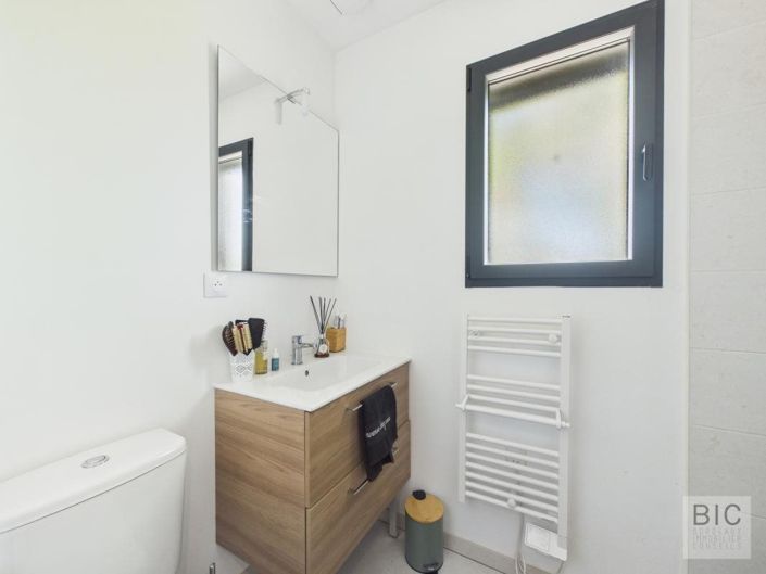 Image No.20-3 Bed Property for sale