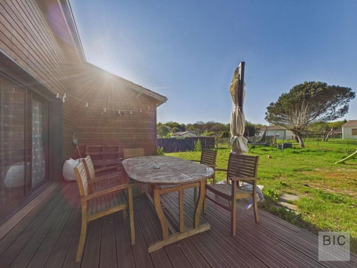 Image No.22-3 Bed Property for sale