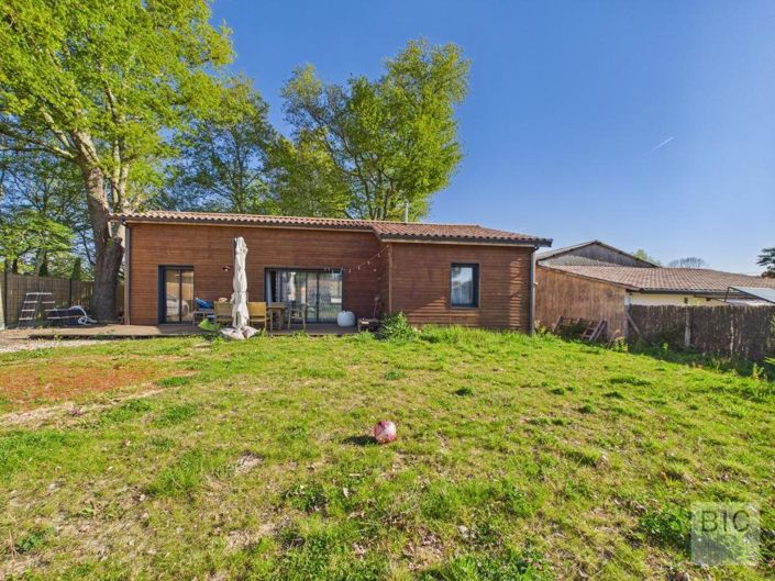 Image No.25-3 Bed Property for sale