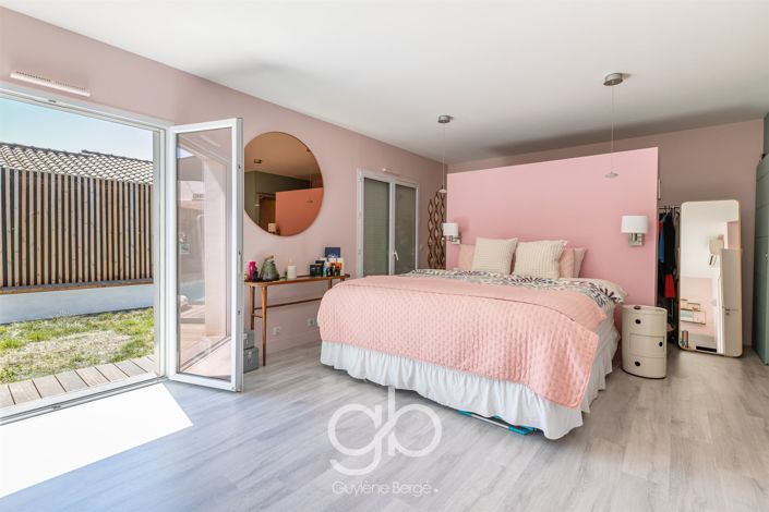 Image No.8-3 Bed House for sale