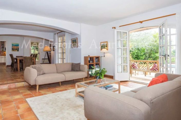 Image No.6-6 Bed House for sale