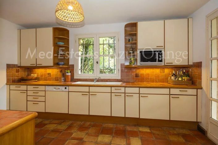 Image No.9-6 Bed House for sale