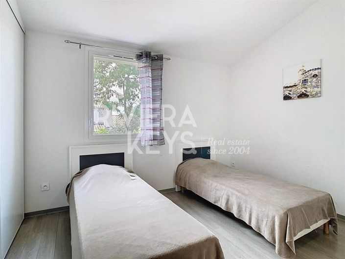 Image No.9-2 Bed House for sale