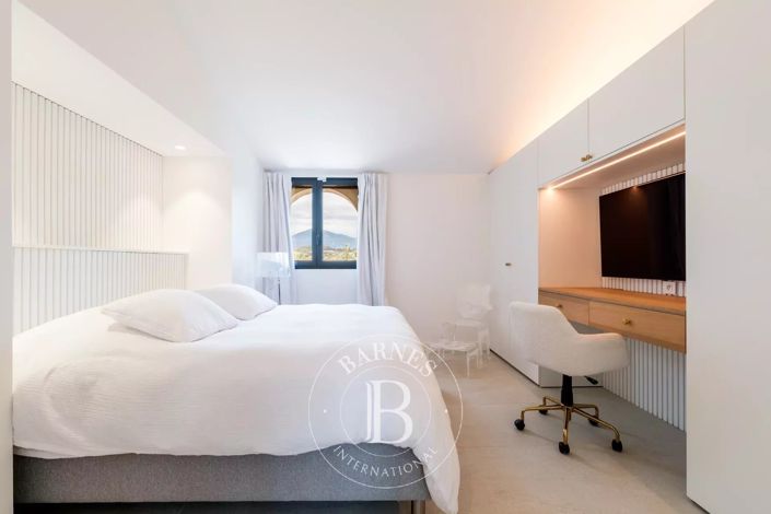 Image No.16-7 Bed House for sale