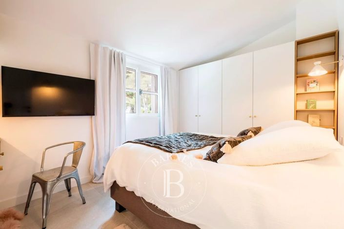 Image No.18-7 Bed House for sale