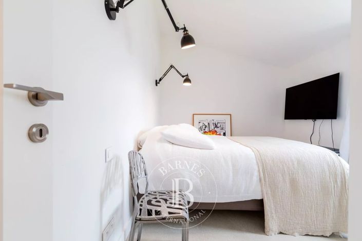 Image No.19-7 Bed House for sale