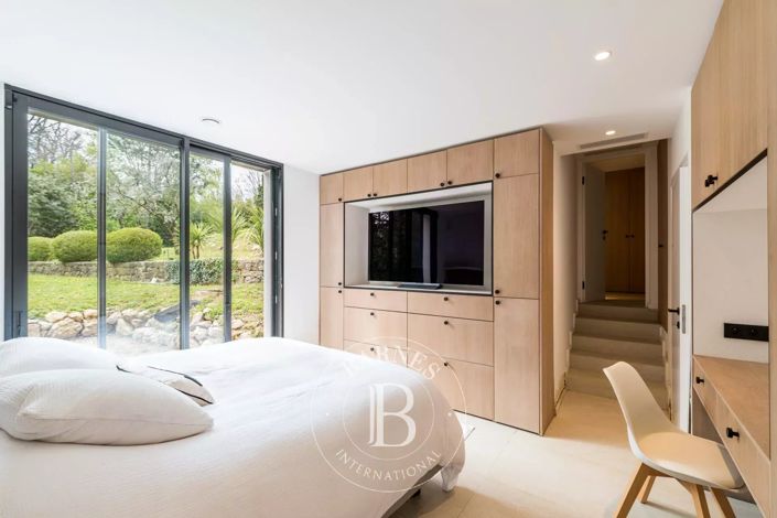 Image No.22-7 Bed House for sale