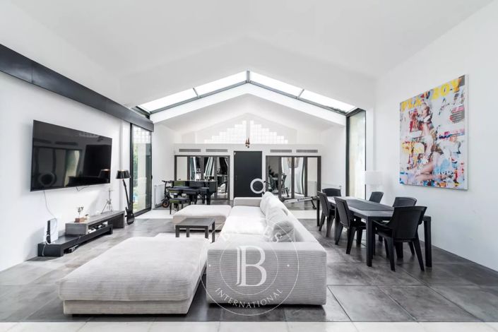 Image No.25-7 Bed House for sale