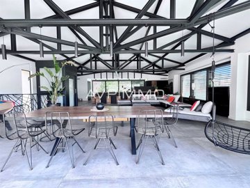 1 - Bandol, House