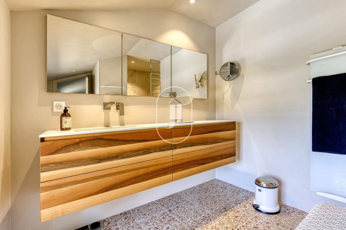 Image No.8-7 Bed House for sale