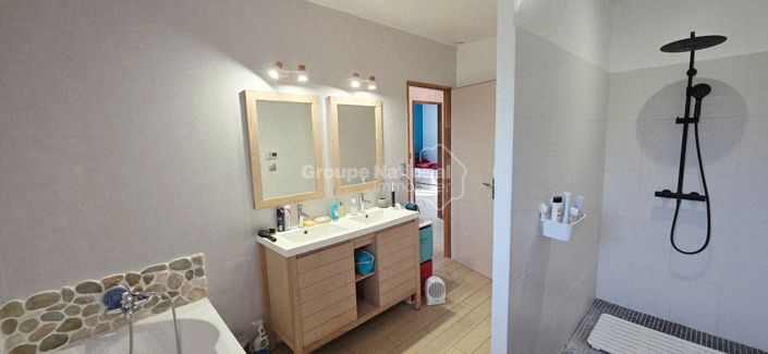 Image No.10-3 Bed House for sale