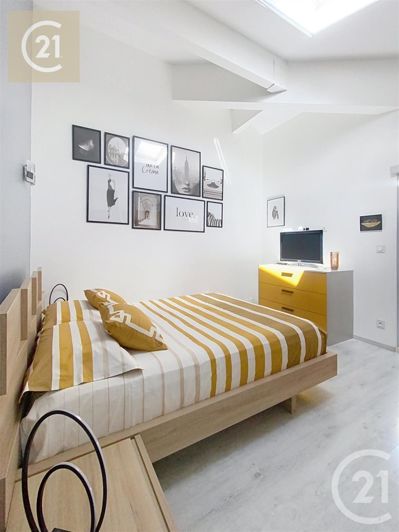 Image No.15-3 Bed House for sale