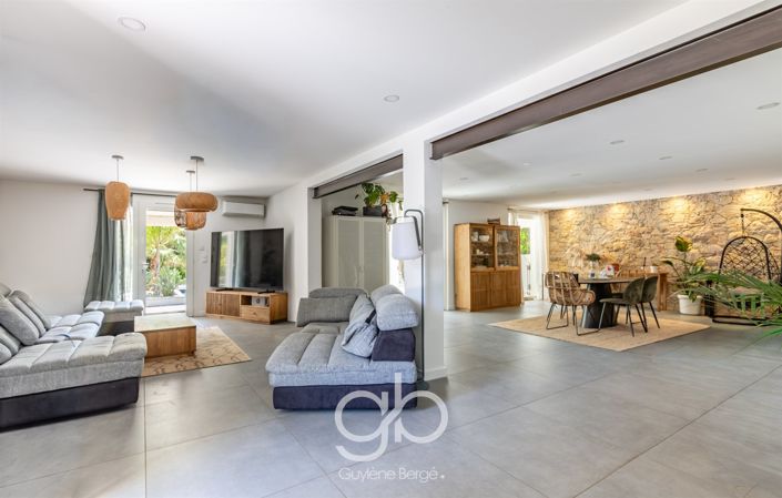 Image No.2-6 Bed House for sale