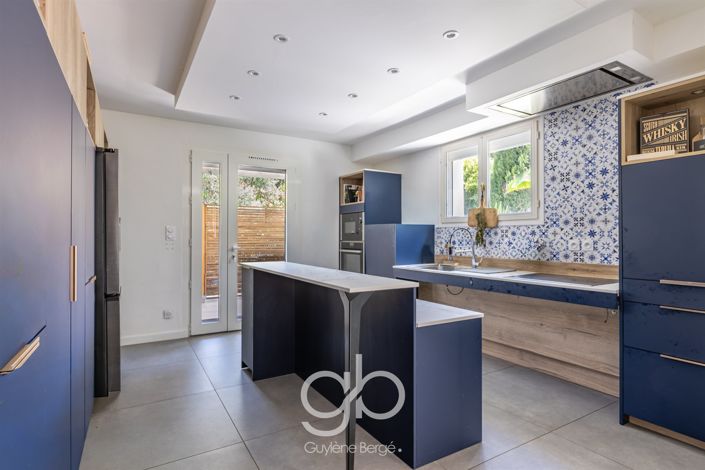 Image No.5-6 Bed House for sale