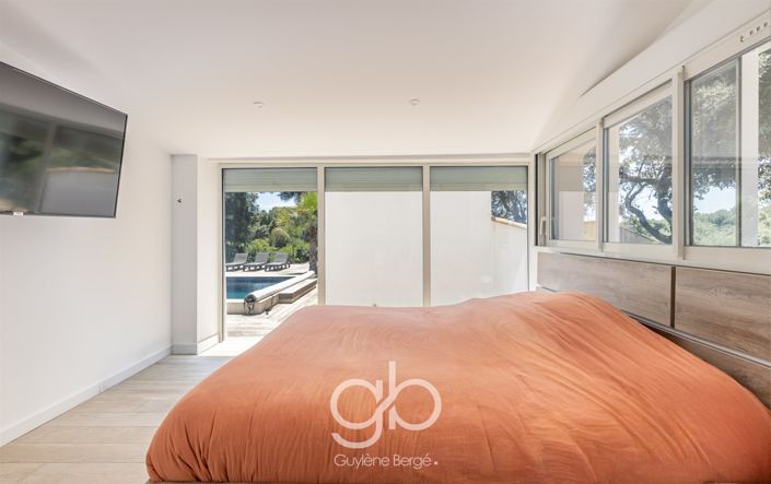 Image No.6-6 Bed House for sale